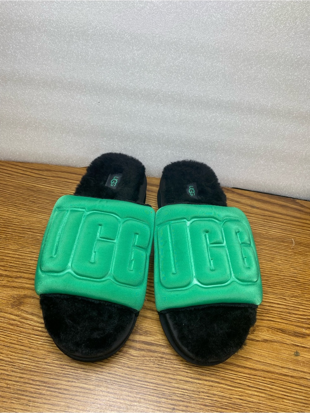 UGG Maxi Graphic Platform Real Lamb Fur Sandal Slippers Green Black Womens 9 New